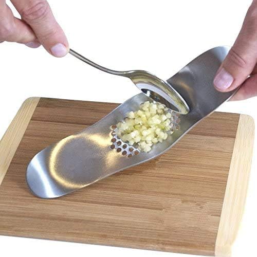 Fu Store Garlic Press Stainless Steel Garlic Rocker with Silicone Peeler | 304 Stainless Steel Mincer Food Grade Silicone Peeler Garlics , Color Random Peeler