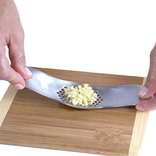 Fu Store Garlic Press Stainless Steel Garlic Rocker with Silicone Peeler | 304 Stainless Steel Mincer Food Grade Silicone Peeler Garlics , Color Random Peeler