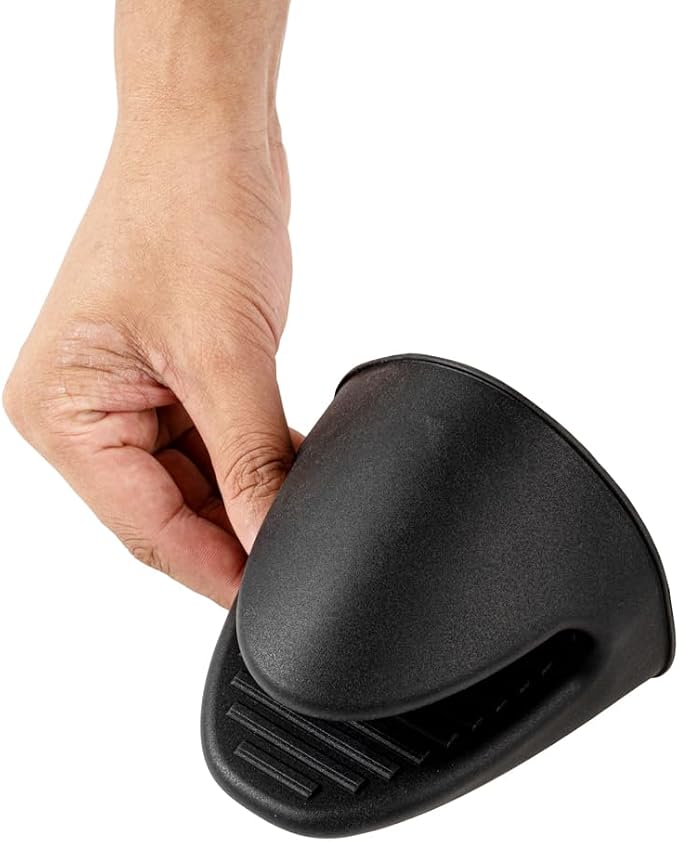 Restaurantware 2-Piece Oven Mitt Gloves Set 1 Case of 4.33 x 3.5 Inch Silicone Pot Holders, Heat Resistant Kitchen Finger Grips, Textured Grip Black Cooking Mitts, Waterproof Hot Plate Holders