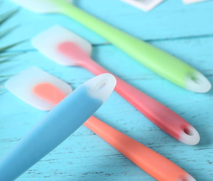 HiramWare Silicone Spatula Set of 4 - Heat Resistant Flexible Spatula 450F with Stainless Steel Core - Food Grade Premium Good Grip Kitchen Utensils - Seamless, Heavy Duty, BPA Free, Dishwasher Safe