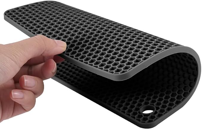 Silicone Non-Slip, Heat Resistant & Water-Trapping Trivet Mats for Hot Pots & Pans & Dishes & Cookware, Multipurpose Kitchen Table Coaster, 7.1 Inch, 3 Pcs, Black