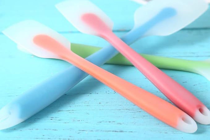 HiramWare Silicone Spatula Set of 4 - Heat Resistant Flexible Spatula 450F with Stainless Steel Core - Food Grade Premium Good Grip Kitchen Utensils - Seamless, Heavy Duty, BPA Free, Dishwasher Safe