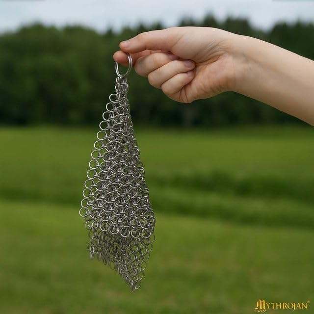 Cast Iron Scrubber 316 Stainless Steel Skillet Cleaner Chainmail Scrubber Chain Mail Scrub with Hanging Ring for Cast Iron Pre-Seasoned Pans (15 X 15cm)
