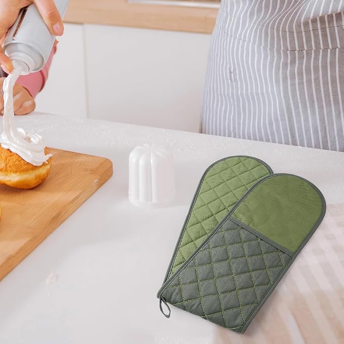 AUAUY Green Double Oven Mitts, 250°C/482°F Heat Resistant BBQ Mittens | with Ropes, Silicone Non-Slip Design Kitchen Mittens, Cooking Glove Kitchen Accessories for Cooking Baking Grilling