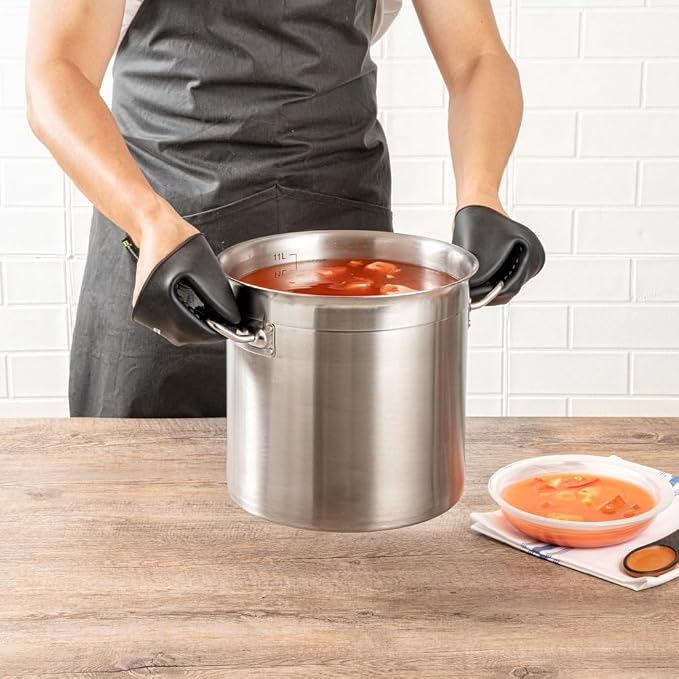 Restaurantware 2-Piece Oven Mitt Gloves Set 1 Case of 4.33 x 3.5 Inch Silicone Pot Holders, Heat Resistant Kitchen Finger Grips, Textured Grip Black Cooking Mitts, Waterproof Hot Plate Holders