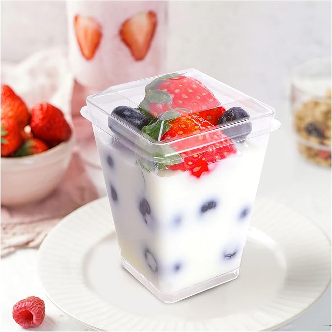 EASERCY 100 Pack 5 oz Plastic Dessert Cups with Lids, Yogurt Parfait/Appetizer Cup with Lids for Party, Mini Dessert Cups with Spoons Dessert Shooter Cups for Pudding, Fruit and Ice Cream