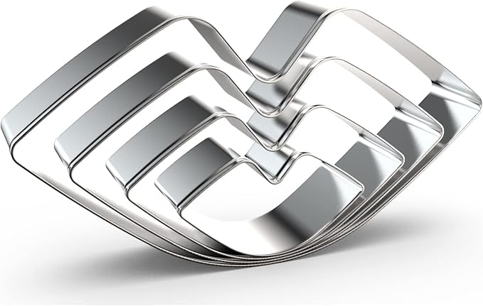 Valentines Lips Kiss Cookie Cutter Cookie Cutter Set in Assorted Sizes - 5 Inch, 4 Inch, 3 Inch, 2 Inch - 4 Piece - Stainelss Steel