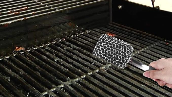 Cast Iron Scrubber Brush with Handle Cast Iron Cleaner Chainmail Scrubber + Pan Scraper, 316 Chain Maille to Clean Pan Pot Skillet Grill Griddle Metal Scrub Wok Scrub Carbon Dutch Oven Carbon Cleaning