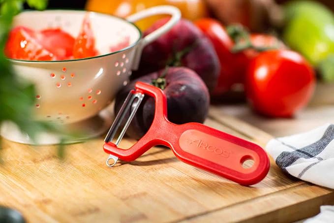 ARCOS Professional Peeler for Fruits and Vegetables. 5.5 Inch Stainless Steel Kitchen Tool for Precise Cutting. Chef's Gadget with Ergonomic Polypropylene Handle. Red Color