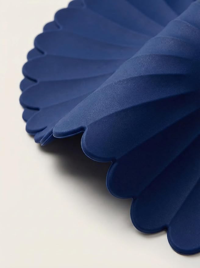 Heat-Resistant Silicone Trivet Mats, Non-Slip Hot Plate Holder for Kitchen Countertops & Dining Table, Reusable Pot Holder Pad with Secure Grip, Dishwasher Safe (Blue, Diameter: 30cm/11.81")