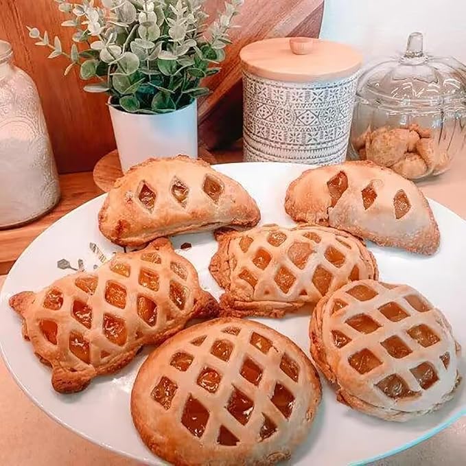 Dough Presser Pocket，Mini Pie Molds,One-Handed Cookie Maker, 3 Shape Christmas Handmade Pie Molds.(Round Pie Mold)