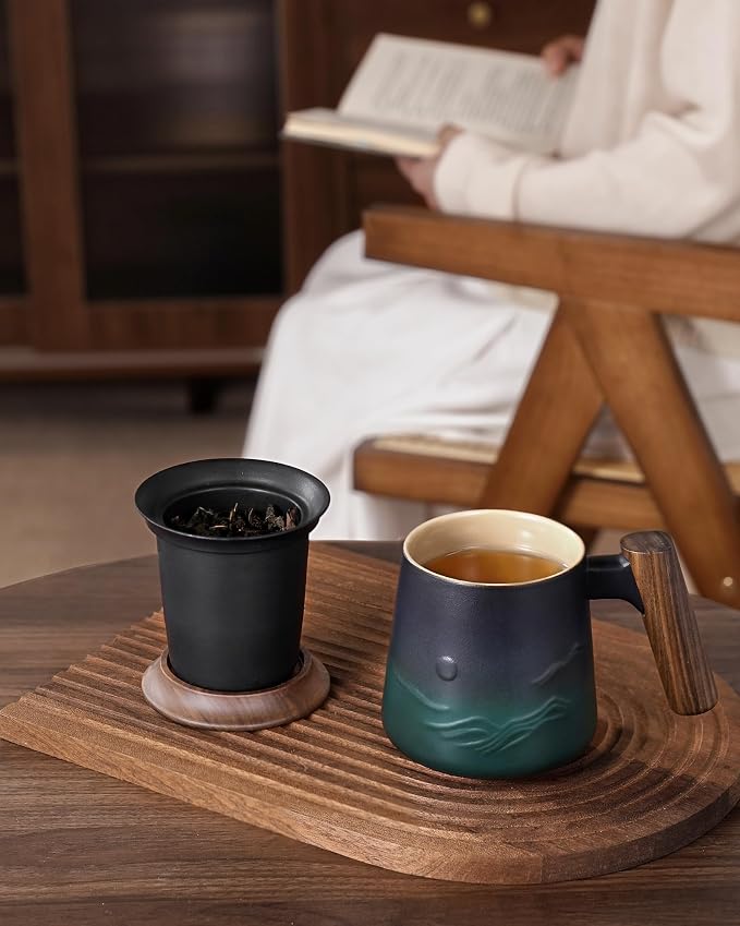 ZENS Tea Infuser Mug with Lid for Loose Tea Steeper, 14.5oz Wooden Handle | Embossed Ceramic Teacup with Strainer for Tea Lovers Gifts, Herbal Tea Diffusers, Effortless Brewing