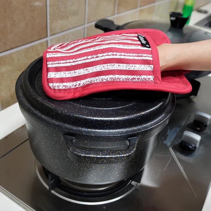 Alselo Silicone Pot Holders Set of 3 Heat Resistant & Non Slip Potholders | Professional Oven Hot Pads with Pockets Mitts for Kitchen Cooking Baking Barbecue (Red, 3)