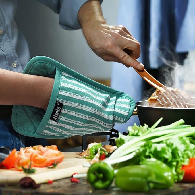 Alselo Silicone Pot Holders Set of 3 Heat Resistant & Non Slip Potholders | Professional Oven Hot Pads with Pockets Mitts for Kitchen Cooking Baking Barbecue (Green, 3)