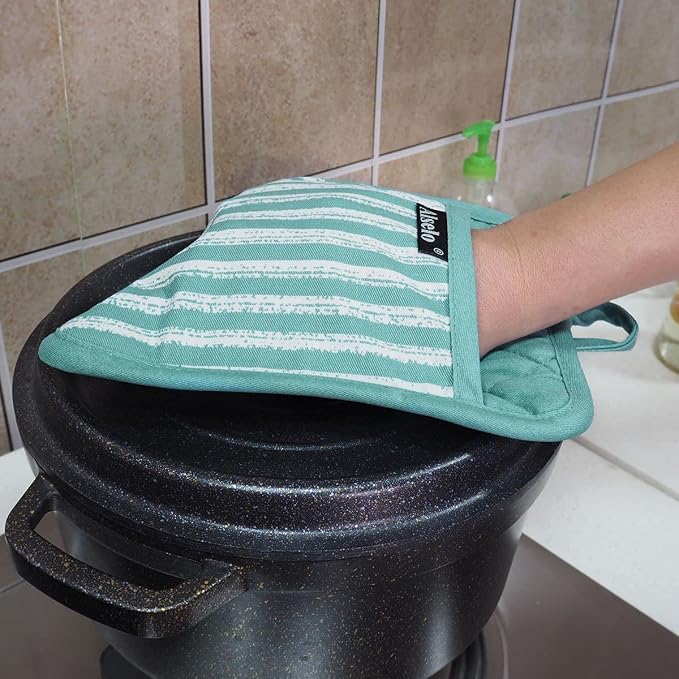 Alselo Silicone Pot Holders Set of 3 Heat Resistant & Non Slip Potholders | Professional Oven Hot Pads with Pockets Mitts for Kitchen Cooking Baking Barbecue (Green, 3)