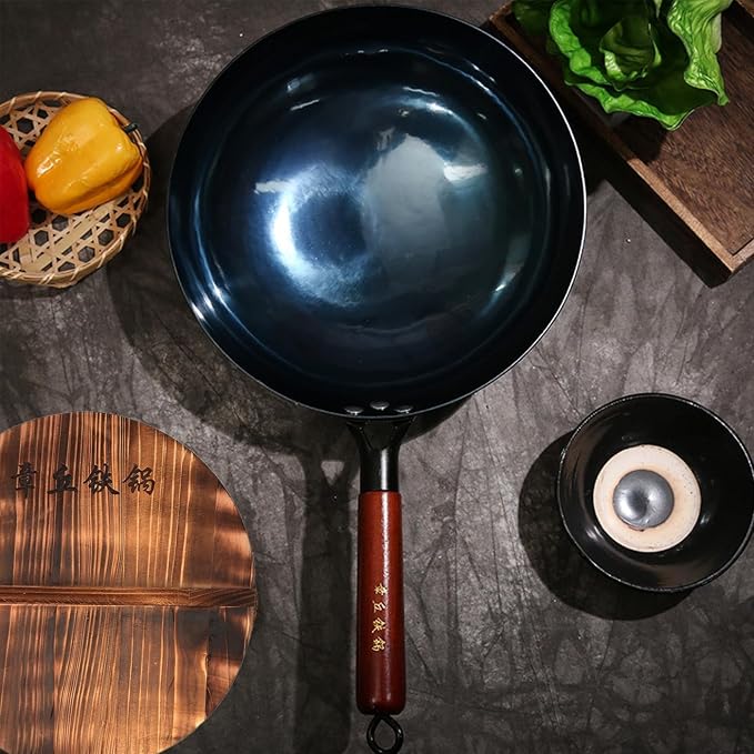 13-Inch Carbon Steel Wok, Round Bottom Traditional Chinese Wok with Wooden Handle and Wooden Lid, Uncoated Non-Stick Wok for Gas Stoves, Home Cooking, Camping, and as a Gift
