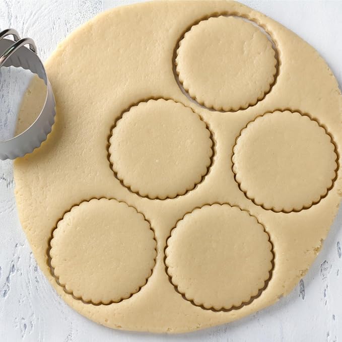 ALLTOP 5 Piece Round Biscuit Cutters with Handle, Stainless Steel Circle Cookie Cutter with Fluted Edge, Professional Baking Essential Tool for Pastry,Scone,Donut