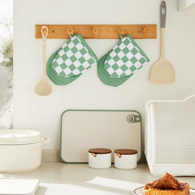 Ohocut Sage Green Checkered Mini Oven Mitts Heat Resistant, Vintage Retro Checkerboard Mini Silicone Oven Mitts Cute, Non-Slip Small Short Kitchen Oven Gloves Set of 2