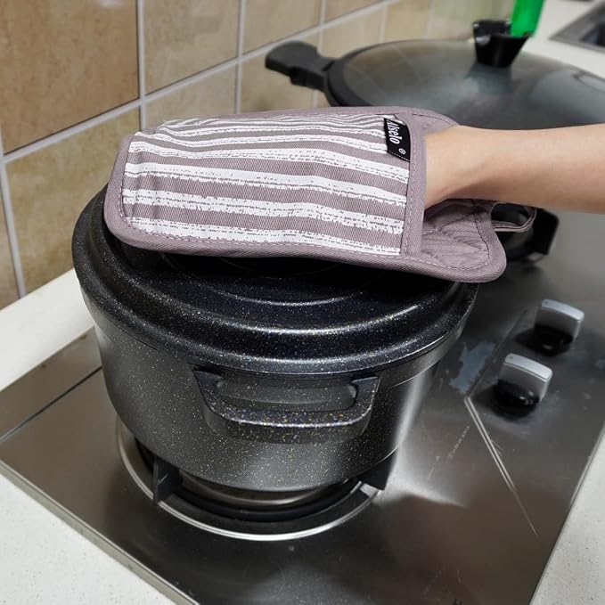Alselo Silicone Pot Holders Set of 3 Heat Resistant & Non Slip Potholders | Professional Oven Hot Pads with Pockets Mitts for Kitchen Cooking Baking Barbecue (Purple, 3)