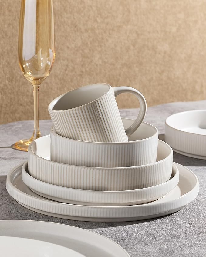 Famiware Star Stoneware Dinnerware Sets, 8-Piece Dishes for 4, Matte White | 10.5" Flat Dinner Plates & 5.5" Deep Cereal Bowls, Everyday Use, Chip & Scratch Resistant, Microwave & Dishwasher Safe