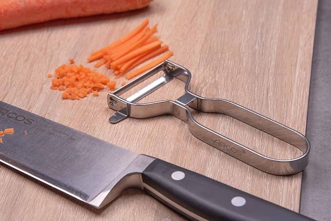 ARCOS Professional Chrome-Plated Peeler for Fruits and Vegetables. 5.5 Inch Stainless Steel Kitchen Tool for Precise Cutting. Chef's Gadget with Ergonomic Design. Silver Color