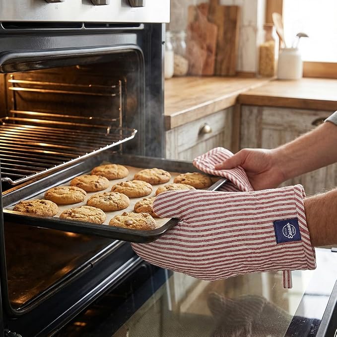 Encasa XO Oven Mitts and Pot Holders Set, Heat Resistant Cotton | Ticking Red, Diamond Quilted | Non-Slip Grip | Microwave & Oven Safe | Hanging Loop | Machine Washable | Set of 2