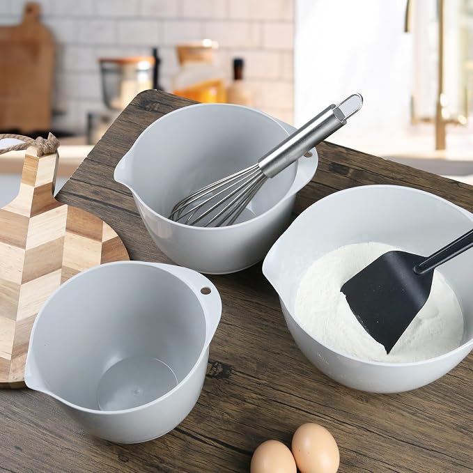 3 Small Plastic Mixing Bowls with Lids,Pour Spout,Non Slip 4.8in Deep Baking Mixing Bowl Set with TPR Bottom,Kitchen Nesting Batter Bowls for Mixing,Prep Food,3Qt,2Qt,1.5Qt,Gray