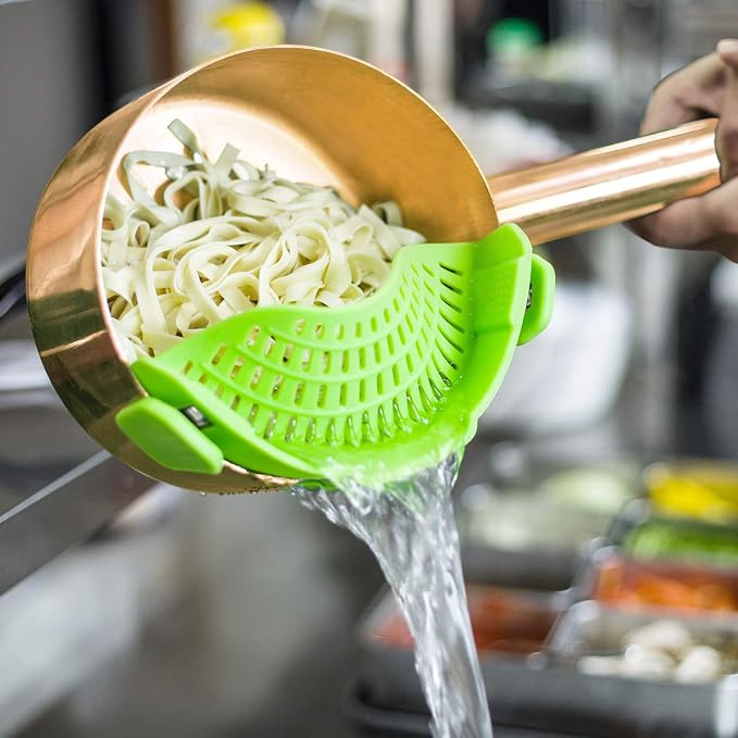 AUOON Clip On Strainer for Pots, Standard 8.86 x 3.55 in, Green | Food-grade Silicone, Fits Pots Pans Bowls, Dishwasher Safe, for Pasta Noodles Vegetable Fruits, Space-saving Kitchen Gadget
