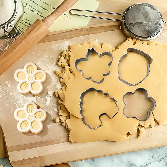 Bee Cookie Cutters Set, 6PCS Stainless Steel Honey Bear Molds | Beehive & Honey Jar Cookie Cutters Ideal for Cartoon Bear Party Baking Muffins Sandwiches Cake Fondant Birthday Decoration