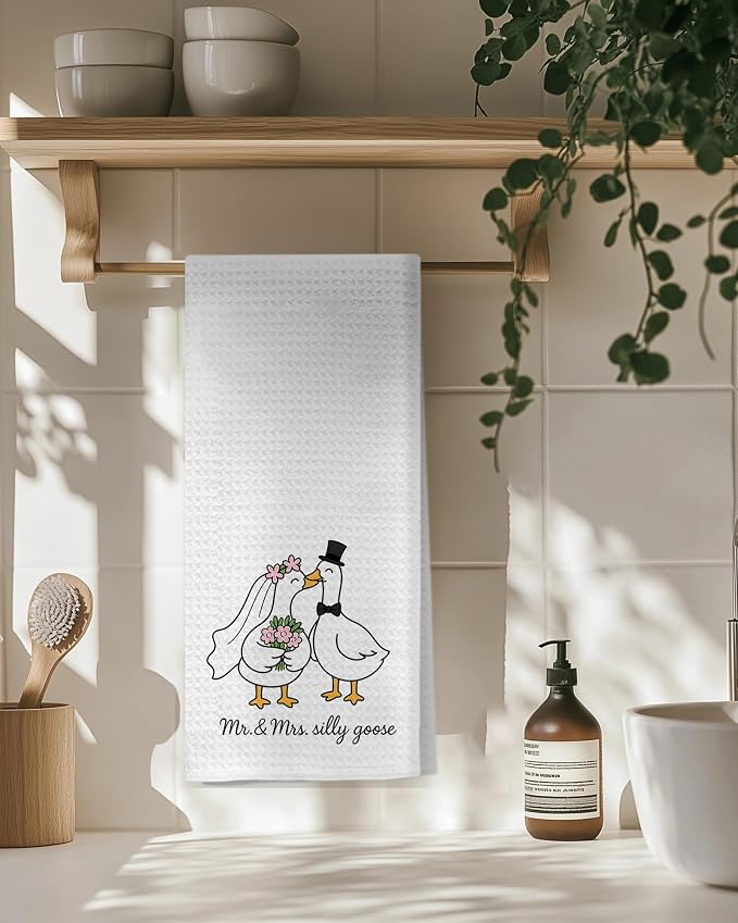 Funny Bride and Groom Goose Kitchen Towels, Wedding Newlyweds Gifts for Couples Dish Tea Towels for Kitchen Decor, Just Married Gifts Decorative Hand Towel for Bathroom, 16x24 Inch
