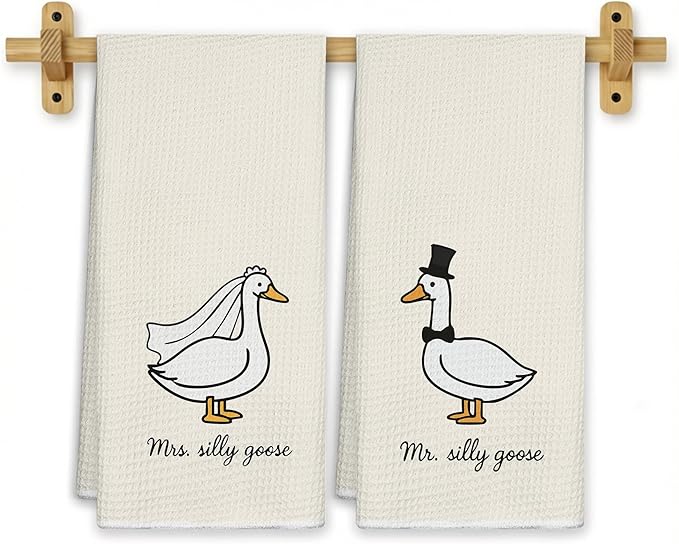 Funny Mr and Mrs Goose Beige Kitchen Towels 16x24 Inch, Wedding Gifts for Couples Newlyweds Dish Tea Towels for Kitchen Decor, Just Married Gifts Decorative Hand Towel for Bathroom, Set of 2