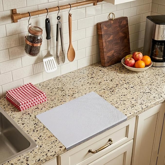Stainless Steel Cutting Board, 15" x 11" Chopping Board for Kitchen, Metal Cutting Board with Lip & Non-Slip Pad, Easy to Clean, 40 x 30 cm
