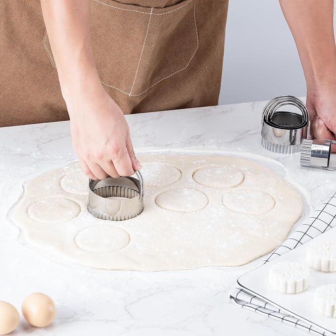 Husfunov Biscuit Cutter Set Wave Cookie Cutters with Handle | 5 Pieces Stainless Steel Square Professional Baking Dough Tools for Cake