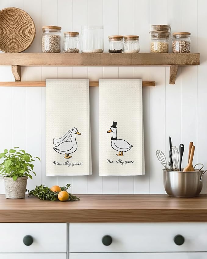 Funny Mr and Mrs Goose Beige Kitchen Towels 16x24 Inch, Wedding Gifts for Couples Newlyweds Dish Tea Towels for Kitchen Decor, Just Married Gifts Decorative Hand Towel for Bathroom, Set of 2