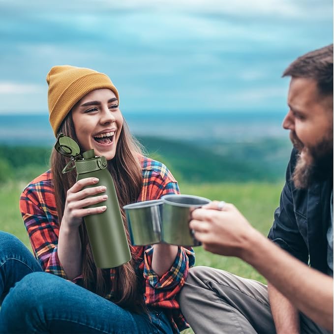 Insulated Water Bottle 24 oz with Dustproof Lid, Carry Handle & Tea Infuser, BPA-Free & Leakproof, Stainless Steel Water Bottles Ideal for Fitness, Hiking, Office & Outdoor Use（Olive Green）