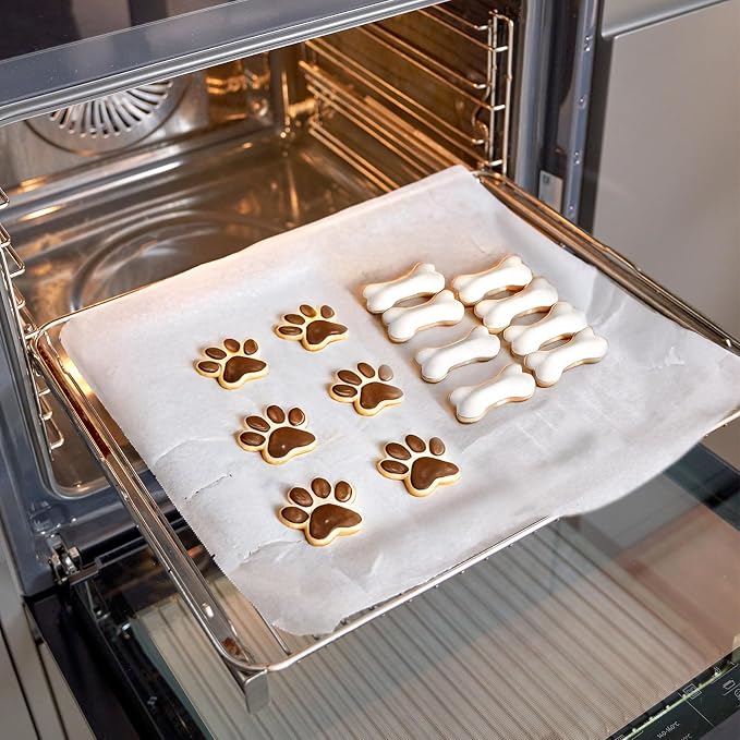 6 PCS Bone and Dog Footprints Cookie Cutters Set 3 Sizes Stainless Steel Dog Bone Cookie Cutter DogsTreat Cutters Dogs Shaped Cookies Cutter for Homemade Baking Theme Party Cat Homemade Treats Silv