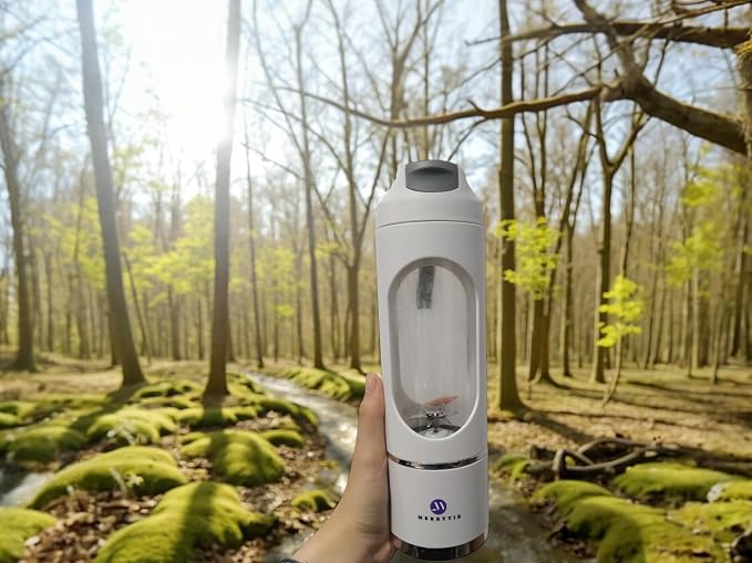 Portable Blender for shakes and Smoothies 15.2 oz Personal with USB Rechargeable battery, 12 stainless steel blades. (White)