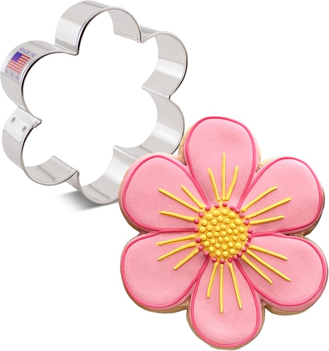 Ann Clark Scalloped Edge Flower Cookie Cutter, 3-3/4" Made in USA | Perfect Size and Shape, America’s Largest Cookie Cutter Maker, Food-Safe American Steel