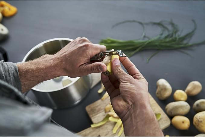 ZWILLING Pro Tools Swivel Peeler