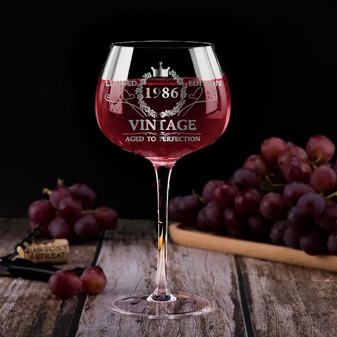 40th Birthday Gifts for Women, Vintage 1986 Engraved Wine Glass in Gift Box | Gift For Her Turning 40, Mom, Daughter, Sister, Friend, Lightweight Thin-Rimmed Glass, Elegant Design, Birthday Decoration
