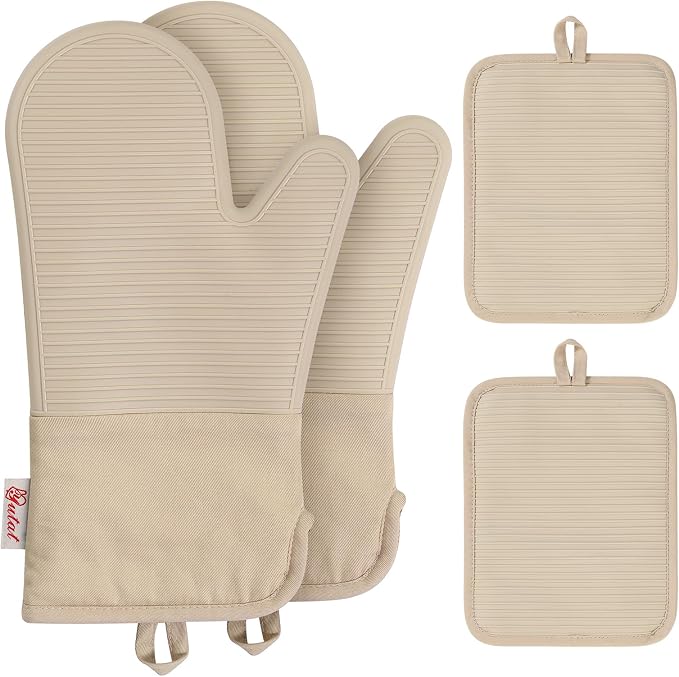 YUTAT Silicone Oven Mitts and Pot Holders Set,High Heat Resistant Up to 500 Degrees,Waterproof Cooking Gloves with Soft Polyester Filling,Kitchen Potholder Set,Khakis,4 Pcs Set