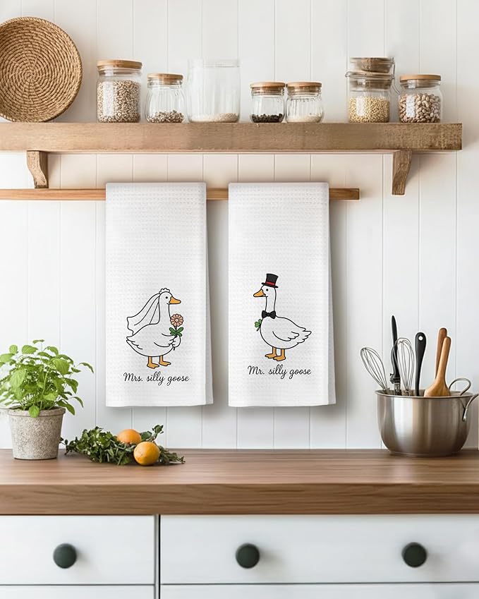 Funny Bride and Groom Goose Kitchen Towels, Wedding Newlyweds Gifts for Couples Dish Tea Towels for Kitchen Decor, Just Married Gifts Decorative Hand Towel for Bathroom, 16x24 Inch Set of 2