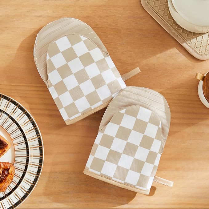 Ohocut Beige Checkered Mini Oven Mitts Heat Resistant, Vintage Retro Checkerboard Mini Silicone Oven Mitts Cute, Non-Slip Small Short Kitchen Oven Gloves Set of 2