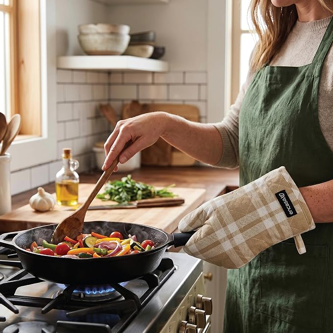 Encasa XO Oven Mitts and Pot Holders Set, Heat Resistant Cotton | Franca Beige Checks, Diamond Quilted | Non-Slip Grip | Microwave & Oven Safe | Hanging Loop | Machine Washable | Set of 2