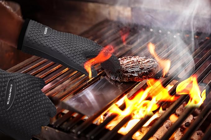 KITCHEN PERFECTION Silicone Smoker BBQ Gloves - Heat Resistant Oven Mitts | Waterproof, 5-Finger Design For A Better Grip, for Pitmasters, Meat Smoking, Grilling, Cooking, Frying Turkey | Grill Gift