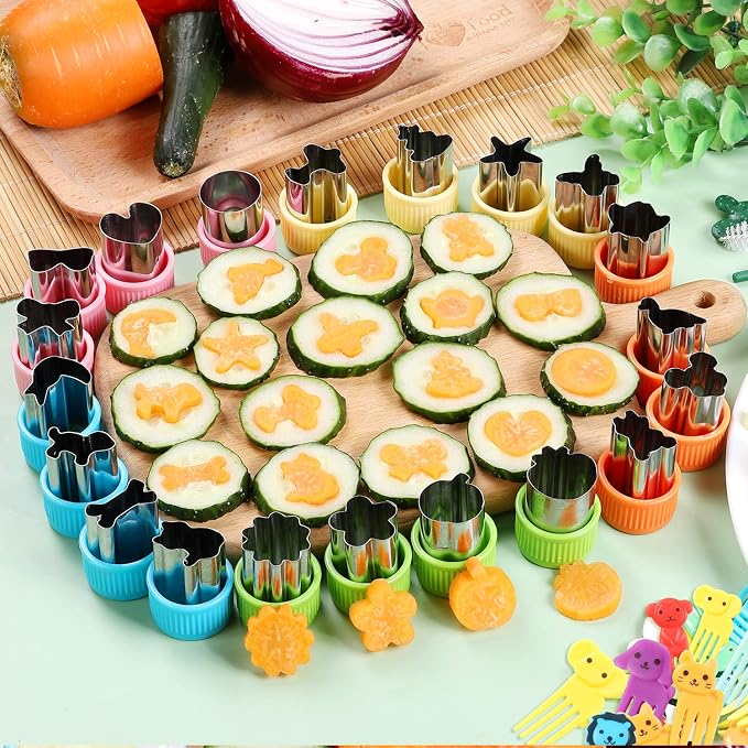 CECEAOAIME 24 pcs Cookie Cutters Fruit Cutter Set Vegetable Stamps Mold