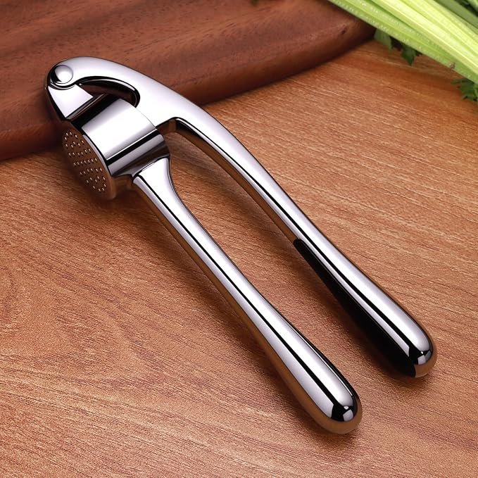 Kitchen Garlic Press, Rust Proof & Dishwasher Safe Garlic Mincer, Durable Garlic Crusher, Easy to Clean and Squeeze, Chrome