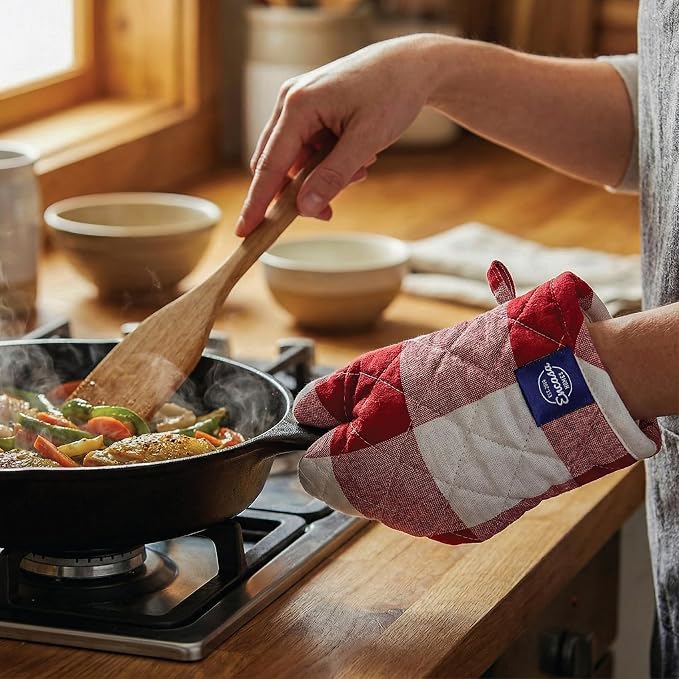 Encasa XO Oven Mitts and Pot Holders Set, Heat Resistant Cotton | Buffalo Red Checks, Diamond Quilted | Non-Slip Grip | Microwave & Oven Safe | Hanging Loop | Machine Washable | Set of 2