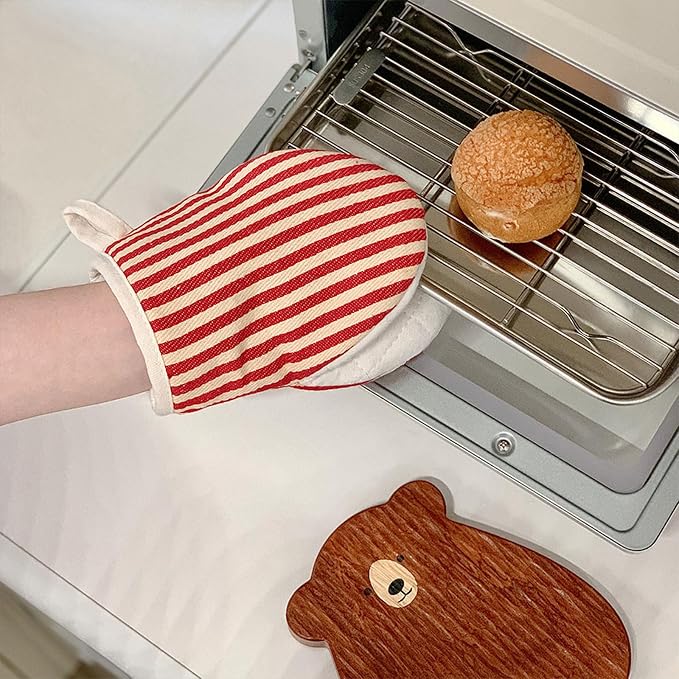 Mini Oven Mitts, Kitchen Oven Gloves Kitchen Mittens 500 Degrees Heat Resistant Baking Gloves with Hanging Loops Hot Gloves for Cooking, Baking (red)