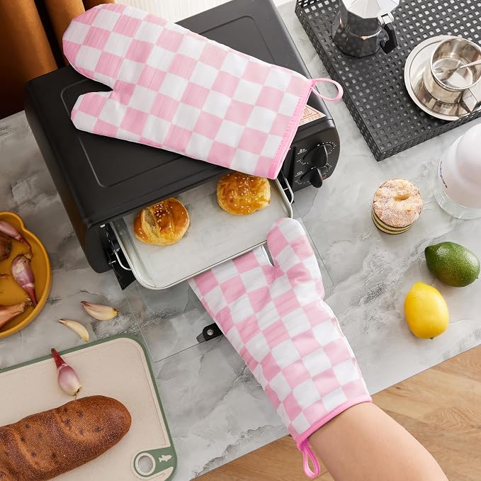 Ohocut Pink Checkered Oven Mitts Heat Resistant, Vintage Retro Checkerboard Cute Oven Mitts, Non-Slip Silicone Kitchen Gloves 1 Pair 7''x13''
